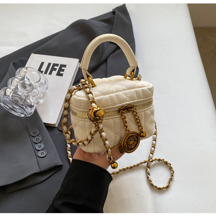 2024 New Retro Lingge Chain Bag Unique Design Crossbody Bag Women's High Quality Texture Handheld Bucket Bag Shoulder Bag_voghion.com