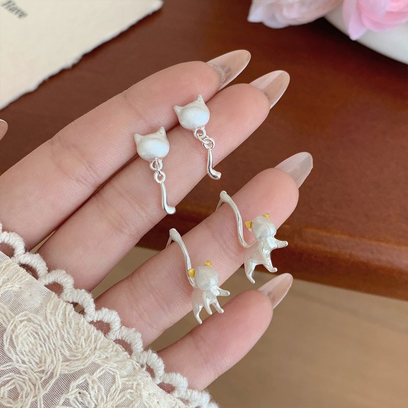 Orecchini a forma di gatto piccolo, opachi, semplici e carini, per donne, con design a nicchia in argento, squisiti orecchini a forma di animale per studenti_voghion.com