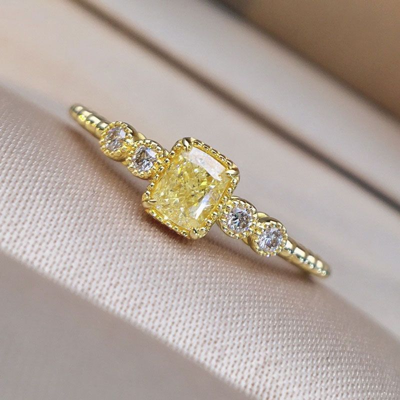 Leichter Luxus-High-End-Ring mit Zirkonia-Intarsien im Zuckerwürfel-Stil, geschlossen, elegant, für Prominente_voghion.com