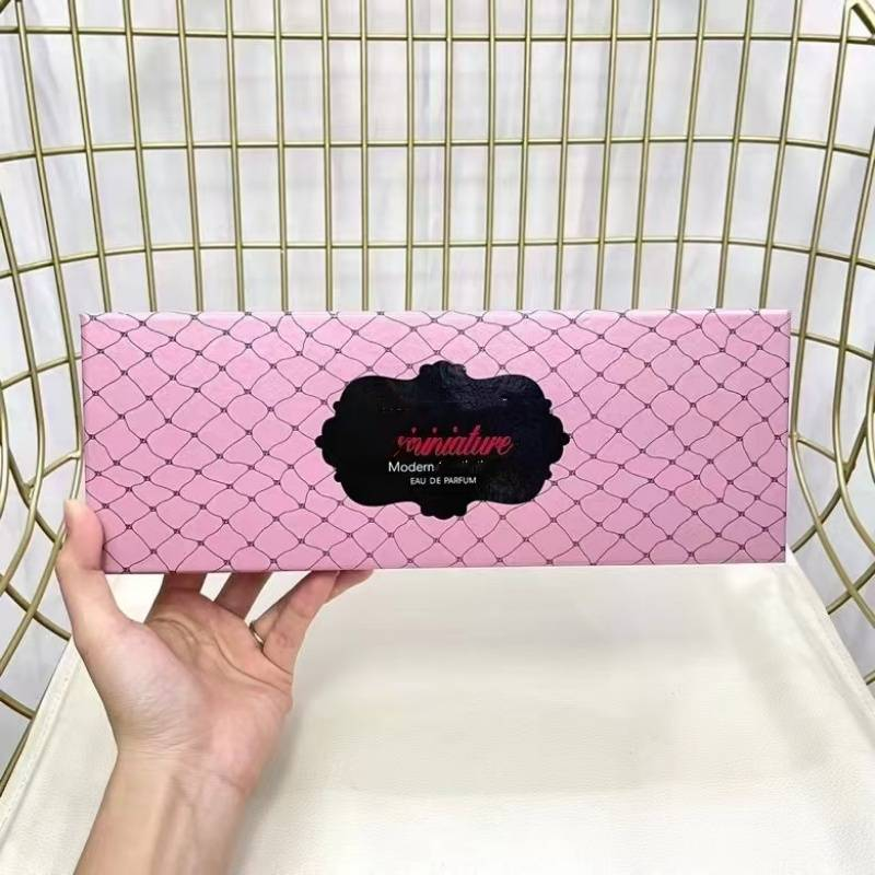 Karsti pārdota 2024. gada modes seksīga komplekta kaste 30ml četrdaļīga dāvanu kaste ar noturīgu smaržu loka pudeli, ķermeņa smaržas pāru dienas dāvanai_voghion.com