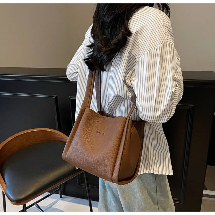 Zweiteilige, weiche Schultertasche mit Litschi-Muster für Mütter im Außenhandel. Neue, lässige, einfache, tragbare diagonale Tasche für das Leben._voghion.com