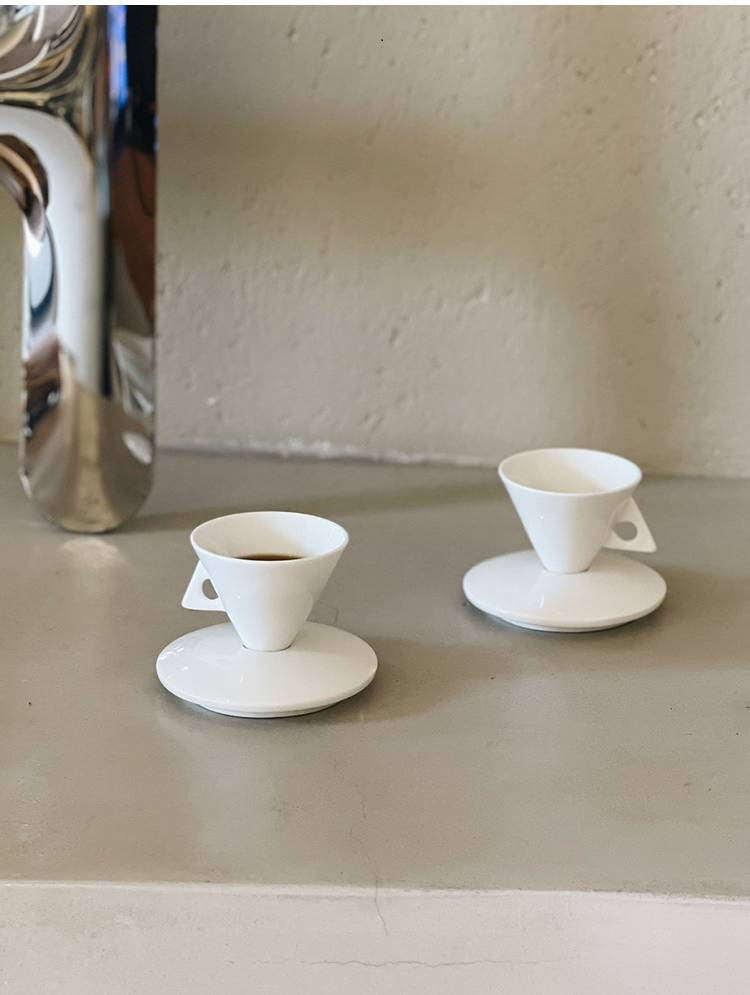 Tazza da caffè in stile retrò, in porcellana ossea, a forma di cono triangolare, set di tazze e piattini da latte in ceramica retrò, tazza da caffè in porcellana ossea_voghion.com