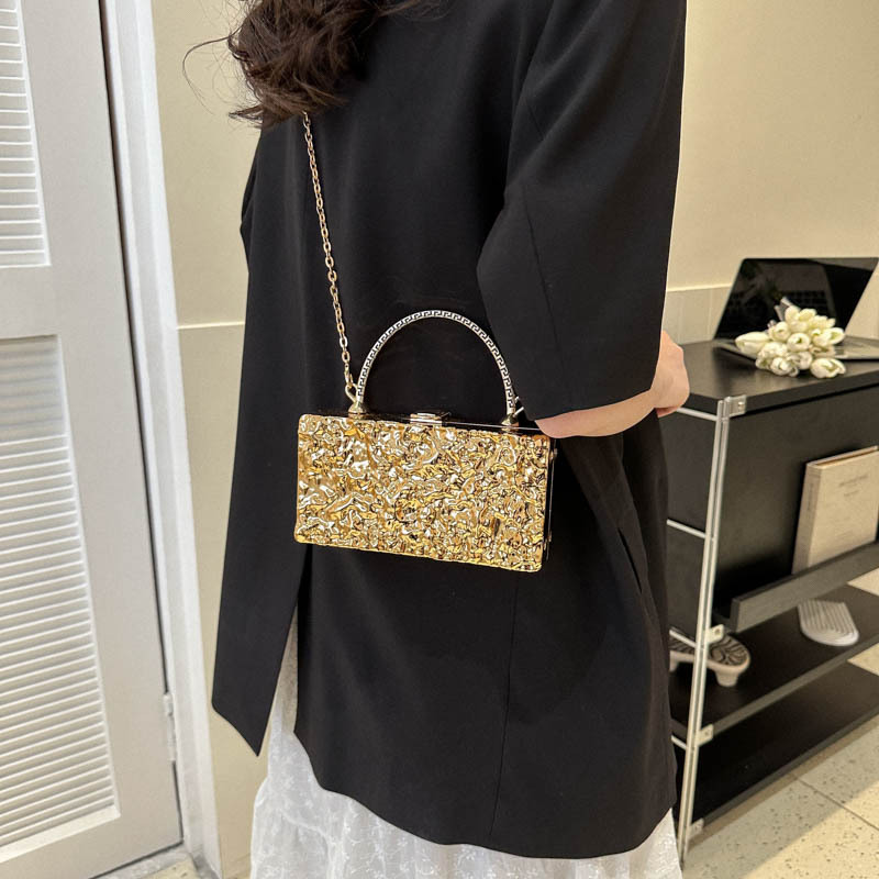 Neue europäische und amerikanische Mode-Damen-Acryl-Eis-Crack-Persönlichkeit, die eine Umhängetasche trägt_voghion.com