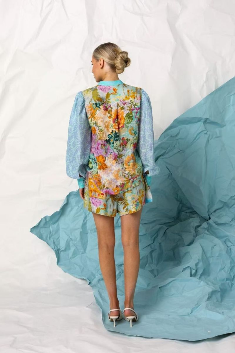 Abbigliamento da donna, stile casual, in lino, con camicia a maniche lunghe e pantaloncini._voghion.com