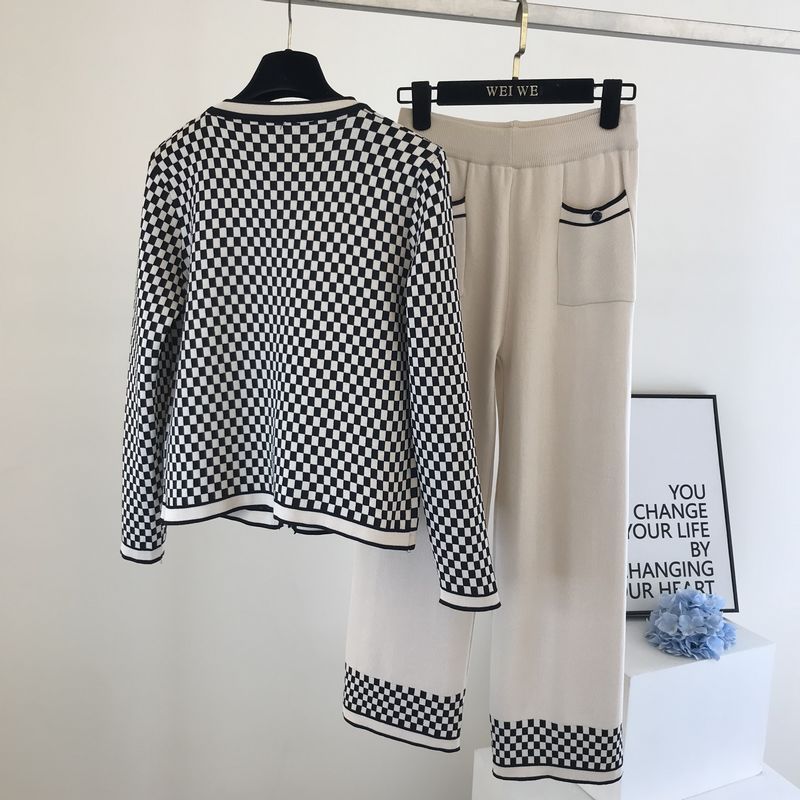 Completo da donna in due pezzi per persone piccole in autunno con abito di grande significato, pantaloni larghi in stile piccolo e profumato, stile western e alla moda_voghion.com