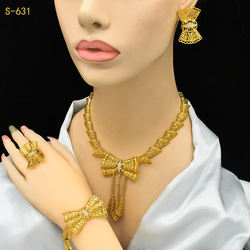 Brudekjole med gullbelagte strass-smykker, sommerfuglanheng, halskjede, øredobber, ring, armbånd_voghion.com