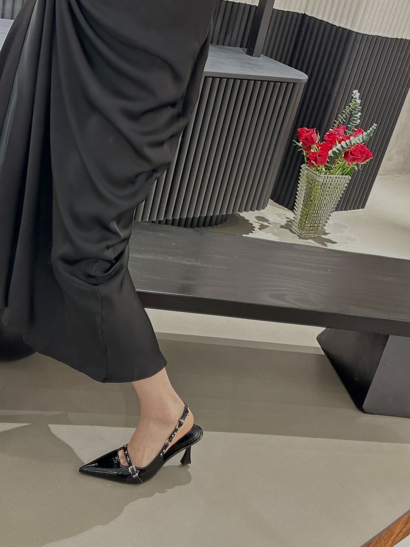 Stagione primaverile e autunnale 2024 Nuovi sandali Baotou alti con bocca superficiale rivettata, testa a punta da donna, temperamento, sottile_voghion.com