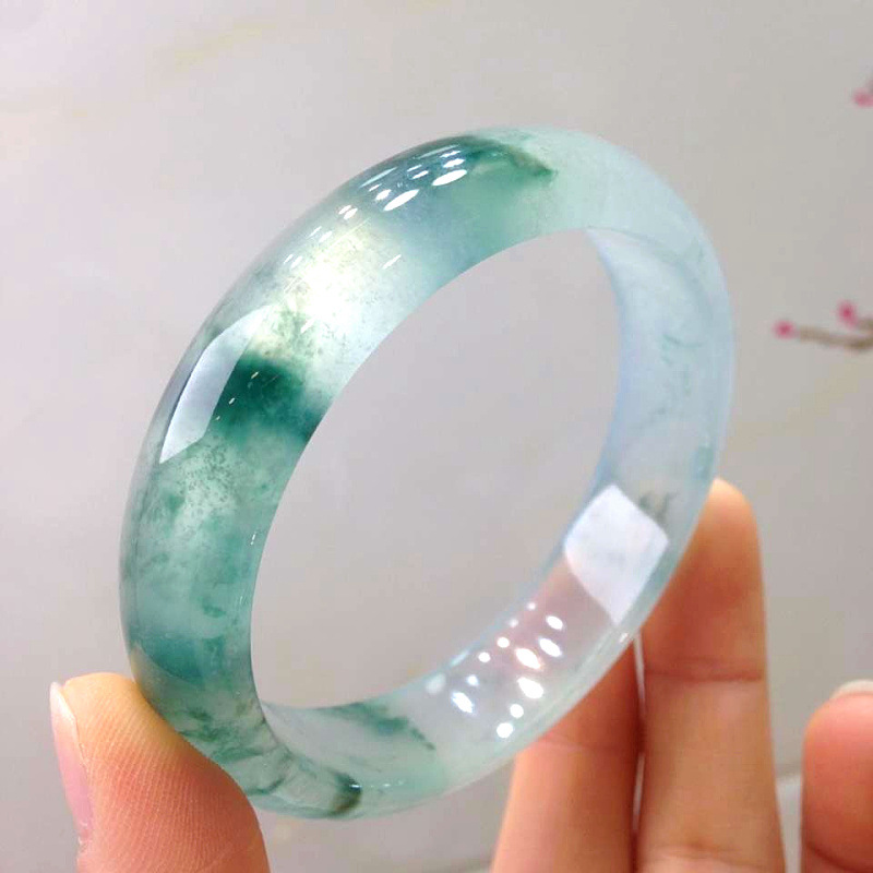 Bracciale in giadeite naturale birmana di tipo A. Bracciale rigido in giada_voghion.com