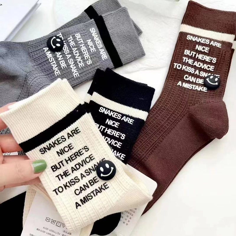 Trendy Personaliséiert Sportstrëmp Honnerte vu Männer a Fraen Buschtawen Déck Anti-Keelt Antibakteriell Waarm Hierscht a Wanter 2023 Kottengsocken_voghion.com