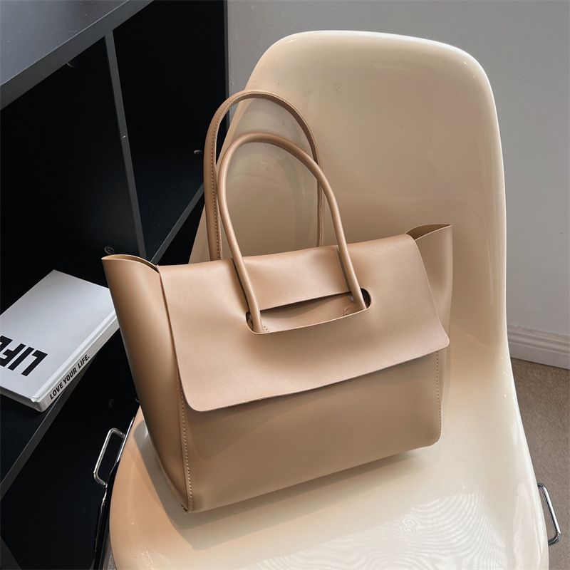 Große 2025S Designer High-End Big Bag Damentasche Neue trendige koreanische Version der Handtasche mit großer Kapazität Retro Pendlertasche Messenger Bag_voghion.com