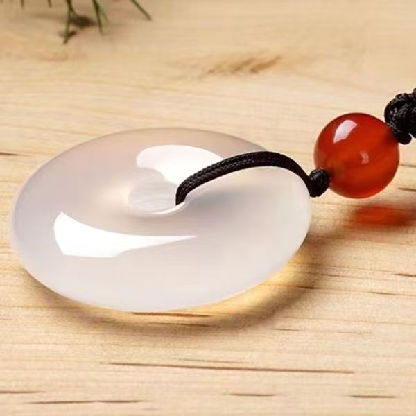 Ice-grade Agate Emerald Green Peace Pendant, Jade Agate Pendant, Jade Necklace, Main For Health And Peace._voghion.com