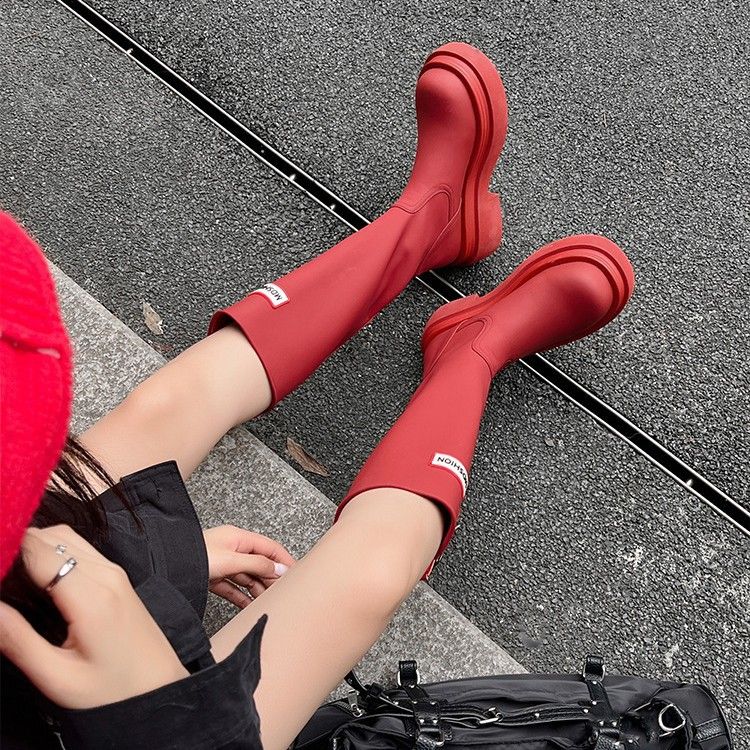 Versione in morbida pelle ~ Stivali da equitazione sopra il ginocchio alti con punta arrotondata e suola spessa, da donna, autunno 2025, colore rosso pioggia_voghion.com