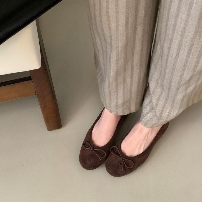 Płaskie buty damskie w stylu francuskim z kwadratowym noskiem, 2025, nowe, z kokardą z płytkiego materiału, aksamitne, pojedyncze, uniwersalne i wygodne, z nadrukiem w panterkę_voghion.com