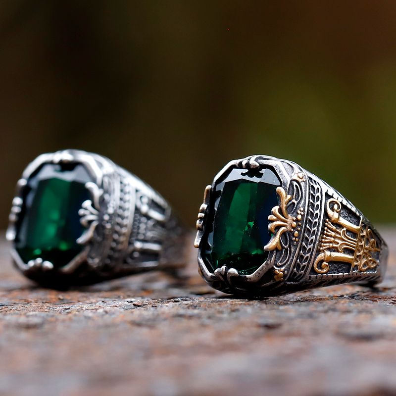 Vendite calde 2024 nuovi uomini in acciaio inossidabile moda corona totem con anello in zircone verde geometrico per gioielli da sposa per feste di anniversario_voghion.com