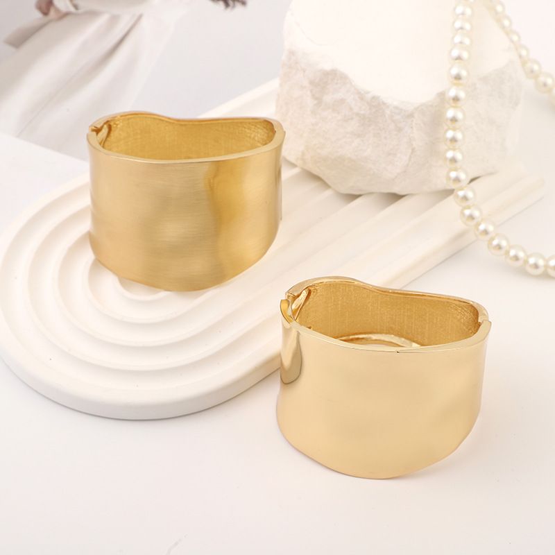 Exaggerated Wide Edge Fashion Gold Brushed Women's High-end Bracelet_voghion.com