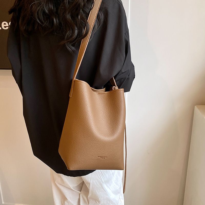 Borsa a tracolla versatile casual con tracolla a secchiello di alta qualità, nuova borsa da donna di nicchia 2025_voghion.com