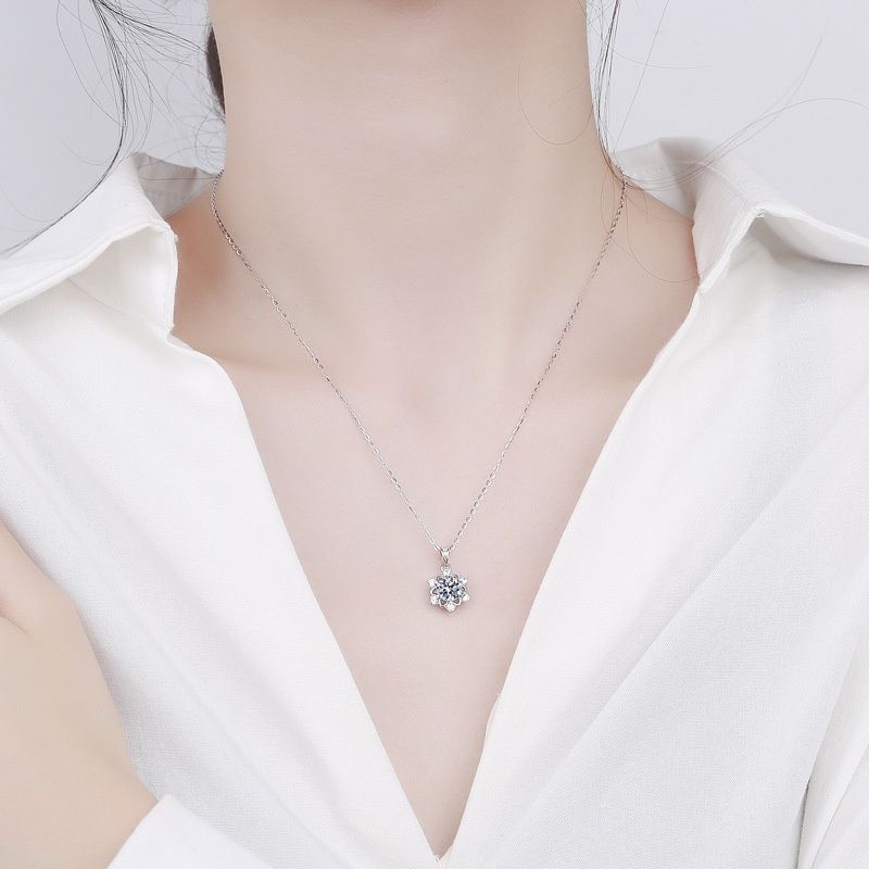Tancise Silber Feine Halskette 1 Karat Moissanite Klassische Schneeflocke Anhänger für Frauen Hochzeit Modeschmuck Geschenke_voghion.com