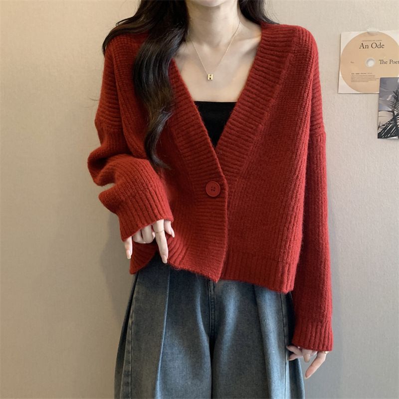 2024 nuova giacca corta in maglia rossa con scollo a V da donna in inverno, abbinata a cardigan lavorati a maglia per pigri outfit autunnali_voghion.com