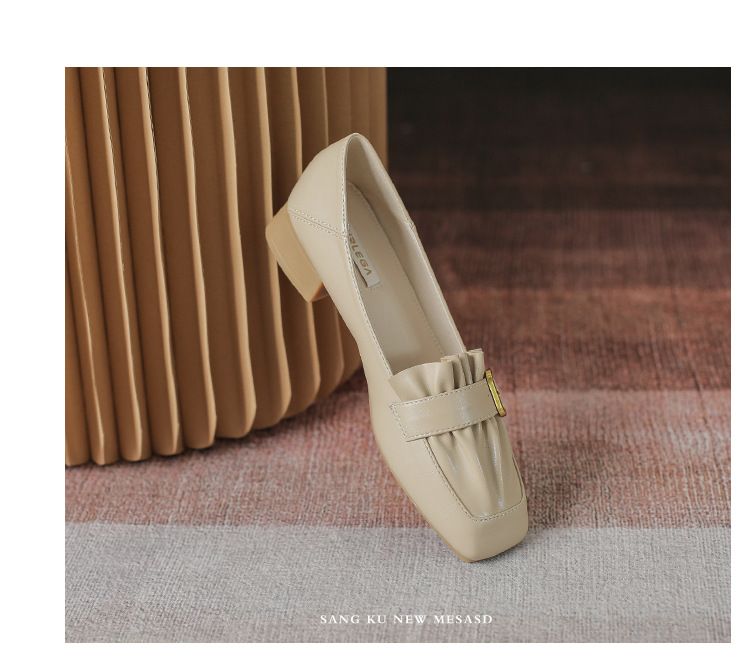 Schuhe mit quadratischer Spitze und dickem Absatz für Damen, Herbst 2024, neue quadratische Schnalle, plissierte, vielseitige, flache Öffnung, mittlerer Absatz, Oma-Schuhe, Damen-Arbeitsschuhe_voghion.com