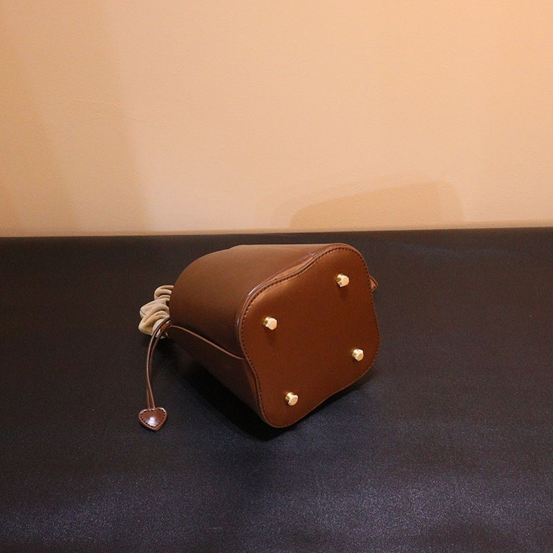 P7 Damestassen 2023 Nieuw Emmer Niche Ontwerp Groentemand High-end Petal Draagbare Crossbody Tas_voghion.com