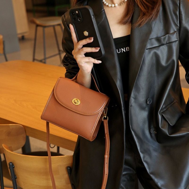 2024 Nieuwe koeienhuid Wo's veelzijdige mode high-end echte leren kleine suikerklontje niche schouder crossbody tas voor_voghion.com
