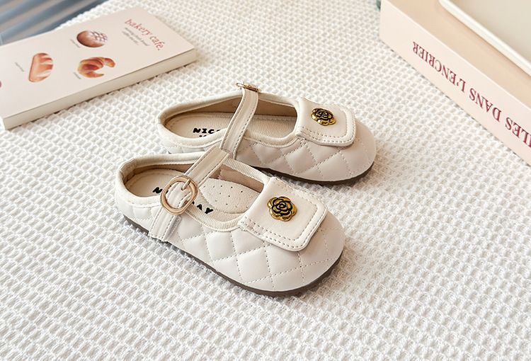 Sandali chiusi per bambini, estate 2025, nuove scarpe da principessa per ragazze, stile coreano Little Chane, suola morbida, cinturino singolo_voghion.com
