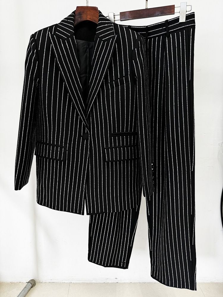 Kadınlar İçin Şık Taşlı Blazer ve Pantolon Takım Elbise - Şık İşlemeli Bol Kesim Ofis Giyim ve Akşam Kıyafetleri (Siyah/Nar Kırmızısı)_voghion.com