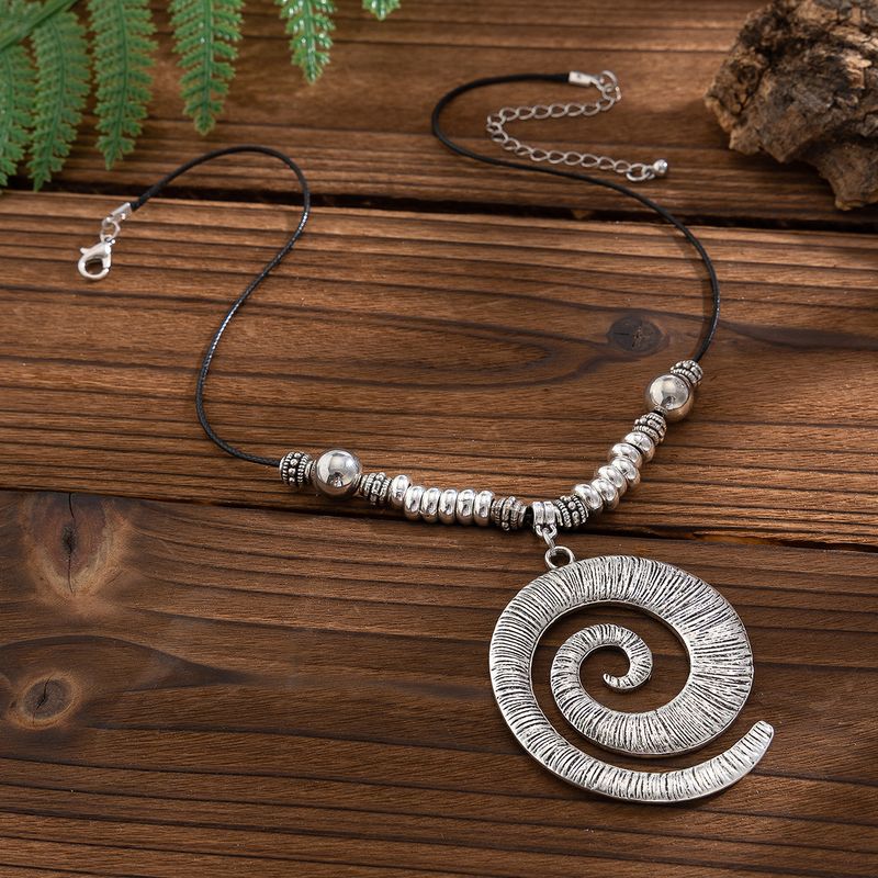 Vendite calde Shixin Retro Grande Filo Circolare Conch Ciondolo Collana Etnica in Pelle con Catena Appesa, Tendenza Decorativa da Donna 2024._voghion.com