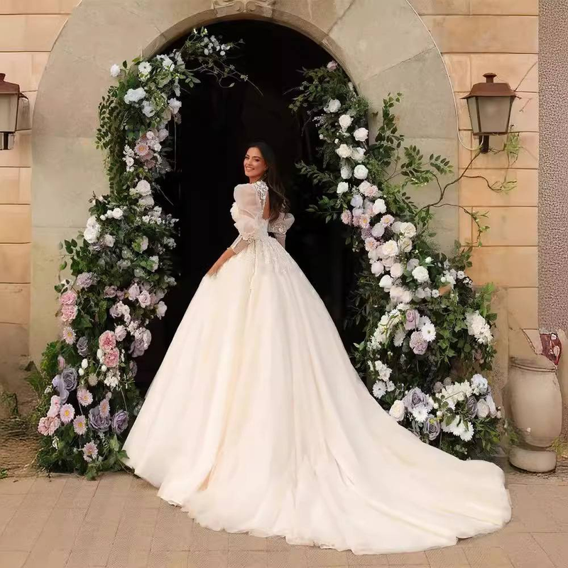 Robe de mariée élégante en satin français pour mariée 2025 – Robe trapèze légère d'été avec col en V et manches courtes_voghion.com