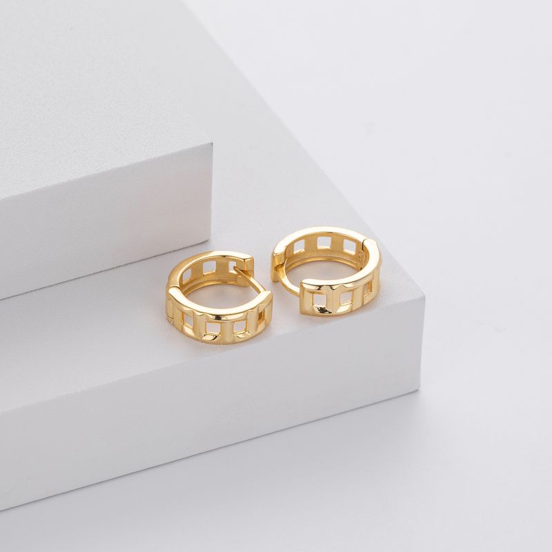 Orecchini a cerchio quadrati geometrici minimalisti da donna in argento sterling 925, ipoallergenici e leggeri per l'uso quotidiano. Geometria_voghion.com