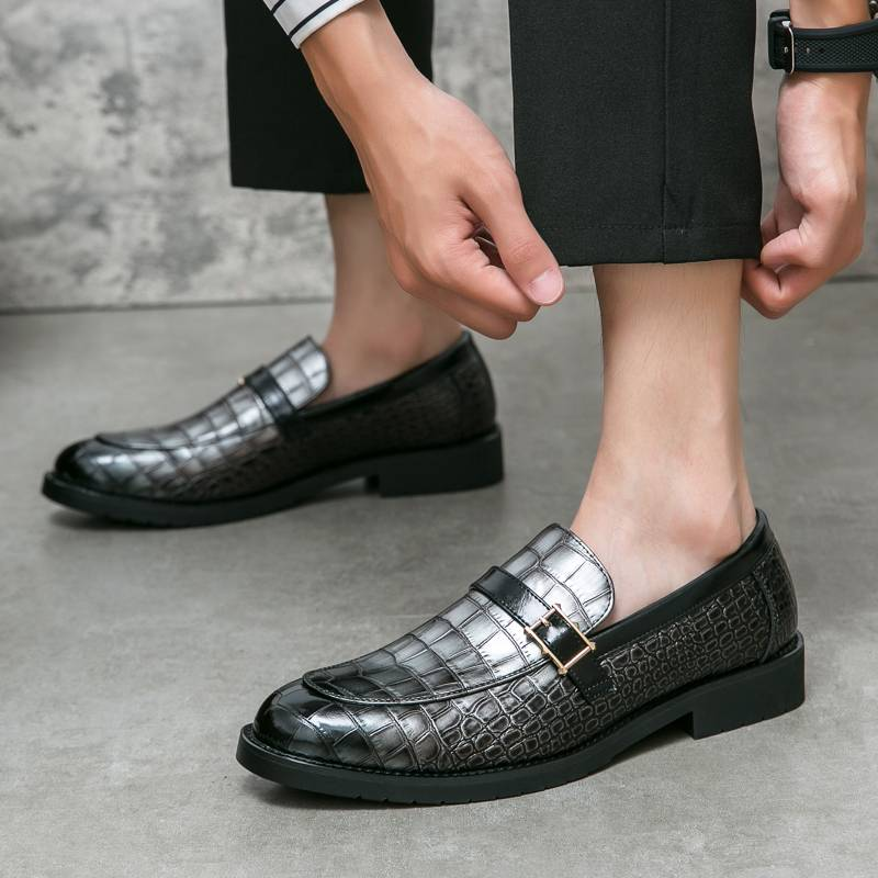 Nieuwe mode heren bruine zakelijke casual loafers dagelijks kantoor zwarte gesp monnik herenschoenen een voet overtrek banket jurk bruiloft leren schoenen_voghion.com