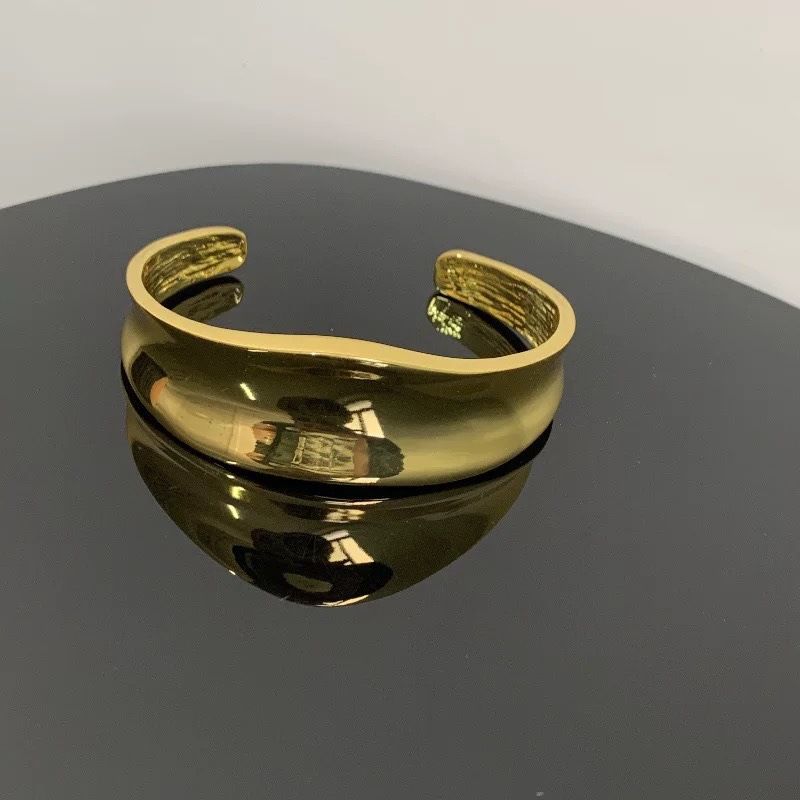 Kale Wand Onregelméisseg Breet Gesiicht Oppen Bracelet, Nische High-End, Modesch an Elegant, Liicht Luxus Handtasche Fir Fraen_voghion.com