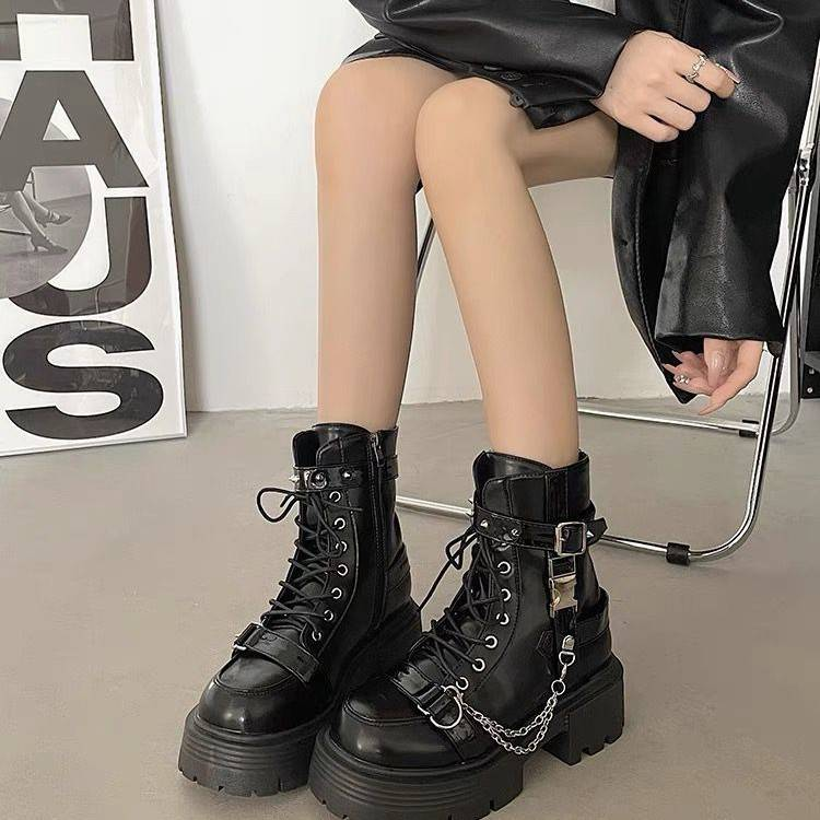 The Martin Boot Lady Is A Versatile Motorcycle Boot Lady For The Autumn Of 25_voghion.com