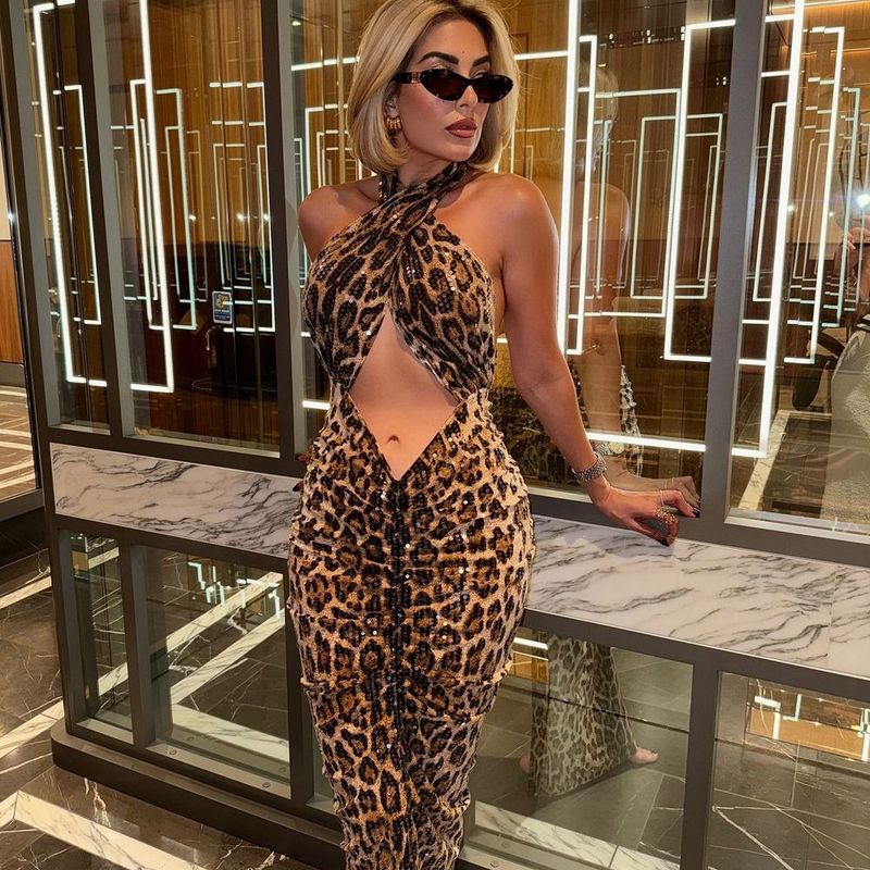 Női ruházat Leopárdmintás Szexi Ruha Flitteres Üreges Pántnélküli Hát nélküli Hasított Ujjak Bankett Stílusú Ruha_voghion.com