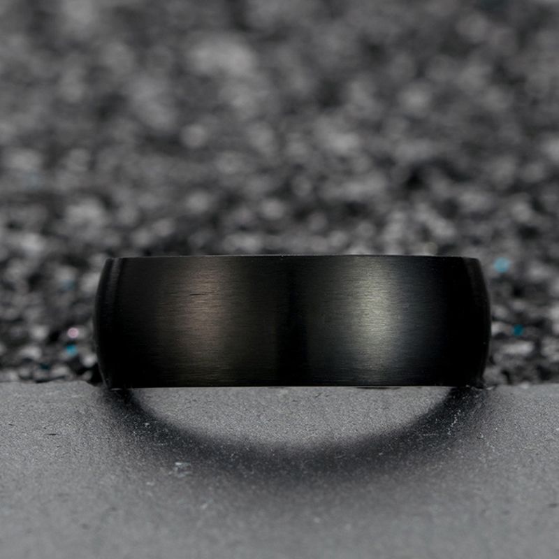 2025 nuevas llegadas anillos clásicos de acero inoxidable negro sólido simple vintage para hombres alianzas de boda joyería para fiestas de Navidad regalo al por mayor_voghion.com