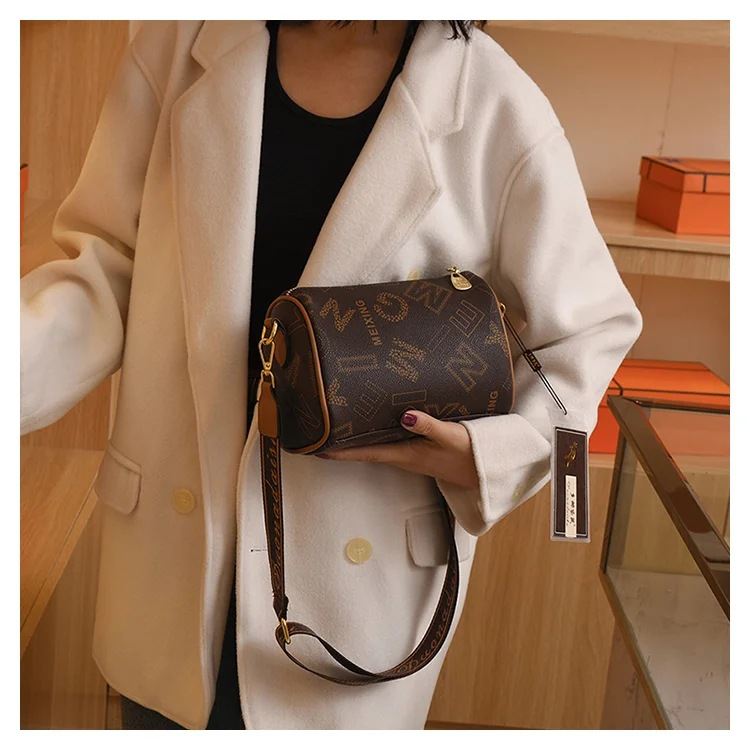 Neuer heißer Modetrend: Vielseitige, weiche Kissentasche mit Zylinderdruck für Damen mit einer Schultertasche und einer Umhängetasche_voghion.com