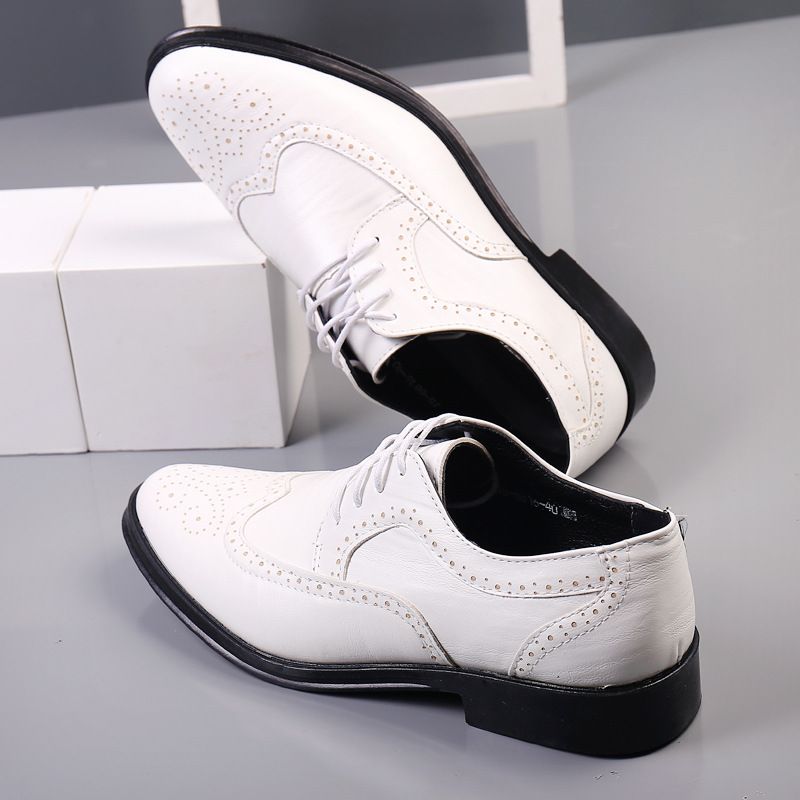 Sommerlicher Business-Anzug mit Schnitzereien, klobige Lederschuhe im britischen Stil_voghion.com
