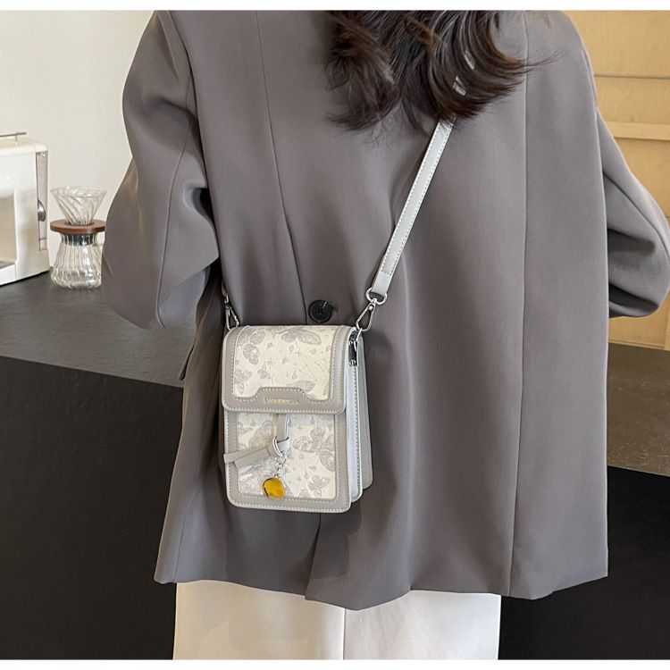 Niche Design Embroidered 2024 New Women's Fashion One Shoulder Crossbody Versatile Popular Small Square Bag_voghion.com