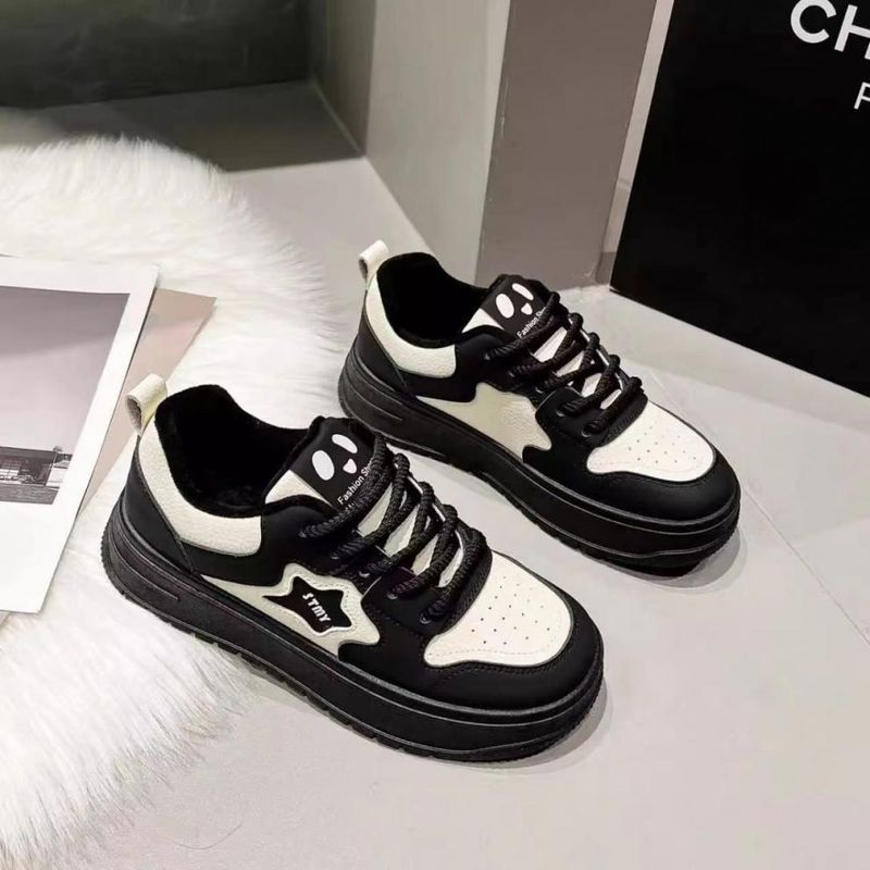 Black and star soft soled board for women 2024 new high-value Korean version ins shoes, sports white shoes_voghion.com