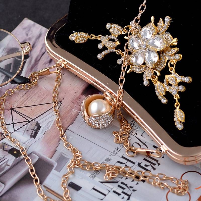 Pochette de soirée luxueuse ornée de strass et dotée d'une bandoulière chaîne, élégante pochette de mariage pour les mariées et les robes qipao_voghion.com