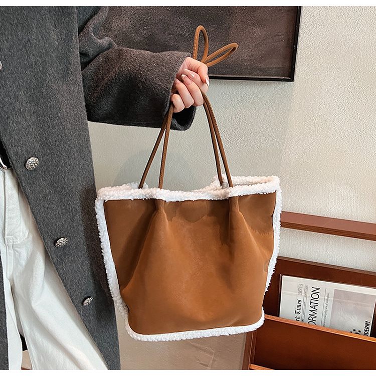 Commuting large capacity lamb wool tote 2024 suede splicing shoulder armpit women's bag_voghion.com