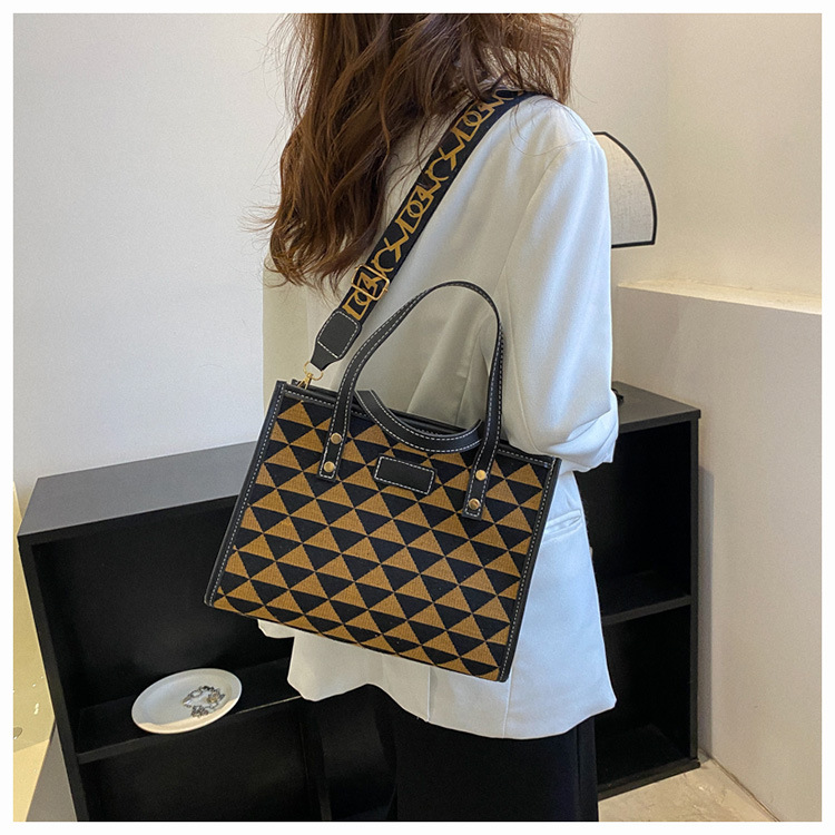 Herbst und Winter Große Kapazität Taschen 2023 Neue frauen Taschen Mode Pendler Schulter Taschen Casual Persönlichkeit College Student Tragetaschen_voghion.com