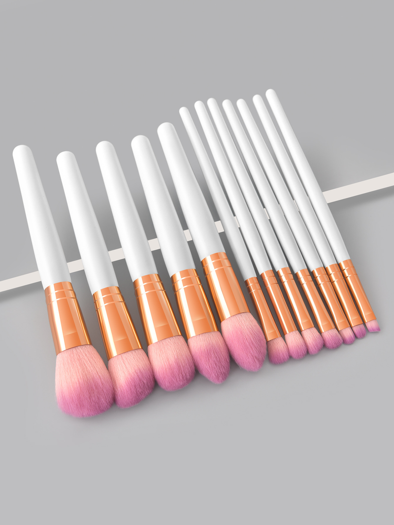 12dílná sada bílých profesionálních štětců na make-up_voghion.com