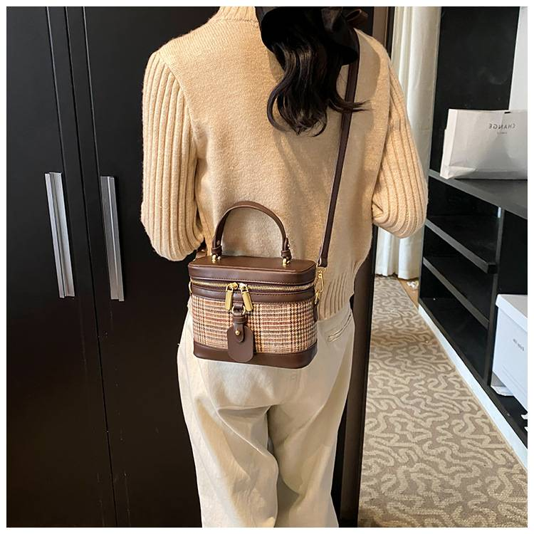 Retro Casual Handbag Box Small Bag Female 2025 Korean Version Of Advanced Texture Trend Joker Shoulder Messenger Bag_voghion.com