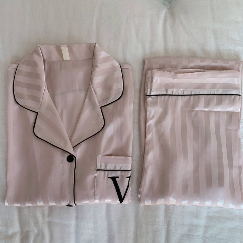 Premium Ev Giyim Takımı - Uzun Kollu ve Pantolonlu Yumuşak Çizgili Pijama (M-XL)_voghion.com