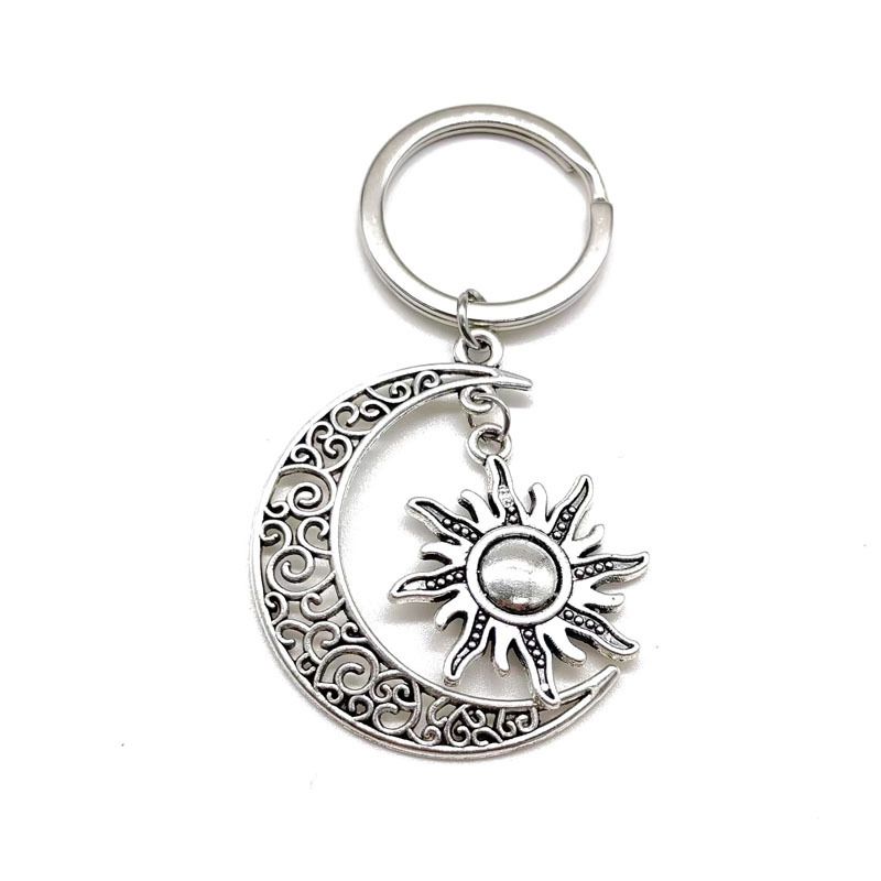 Llavero de aleación de metal hueco con forma de luna y sol, colgante, accesorios para llavero_voghion.com