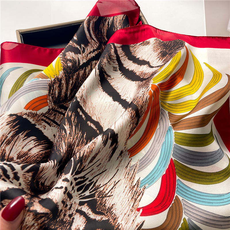 Loomasall Tiigrimustriga siidisall Personaalne Värviline Kontrastne Ruudukujuline Sall Õhuke Kevad/Suvi Mitmekülgne Väike_voghion.com