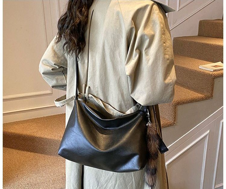 Autumn And Winter Vintage Large Capacity 2025 New Fashion Commuter Versatile Women's Crossbody Single Shoulder Hobo Bag_voghion.com