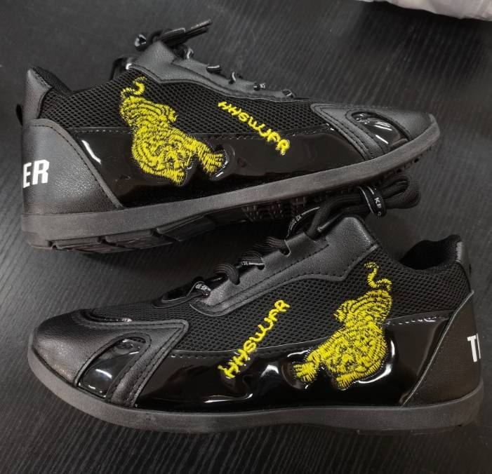 p8 scarpe 2023 primavera nuove scarpe casual moda maglia scarpe da ginnastica coreane scarpe da papà in pelle morbida ricamo tigre fortunato_voghion.com