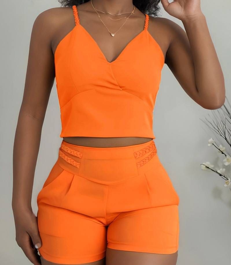Completo di pantaloncini e top con bretelle intrecciate in tinta unita da donna_voghion.com